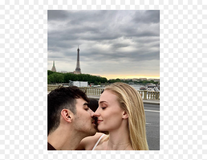 Sophie Turner And Joe Jonas Kissing, HD Png Download - sophie turner png