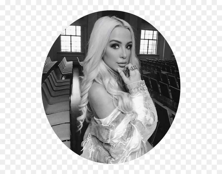 Tana Mongeau Is Lit Happy Easter Babies <3 Make Sure - Tana Mongeau Black And White, HD Png Download - tana mongeau png
