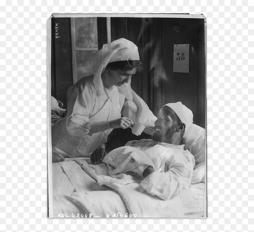 Ww1 Nurse Helping Soldier, HD Png Download - ww1 soldier png